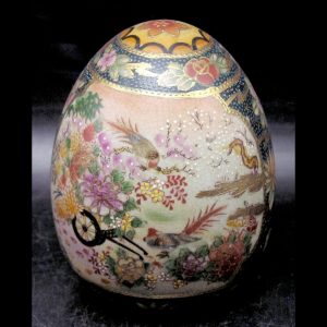 Vintage Satsuma Ceramic Egg, China, Moriage, Gold Gilt, Hand-Painted, 4.5"