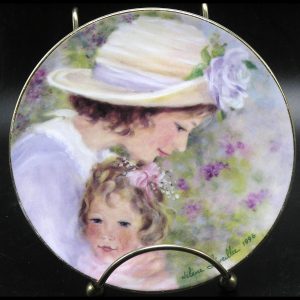 Mother's Day 1996 - 5" Avon Collector Plate "A Mother's Love", Helene Leveillee