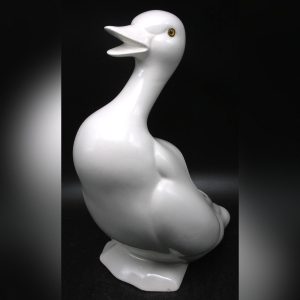 Canadiana Pottery White Duck Planter w Glass Eyes - "The Collectables"